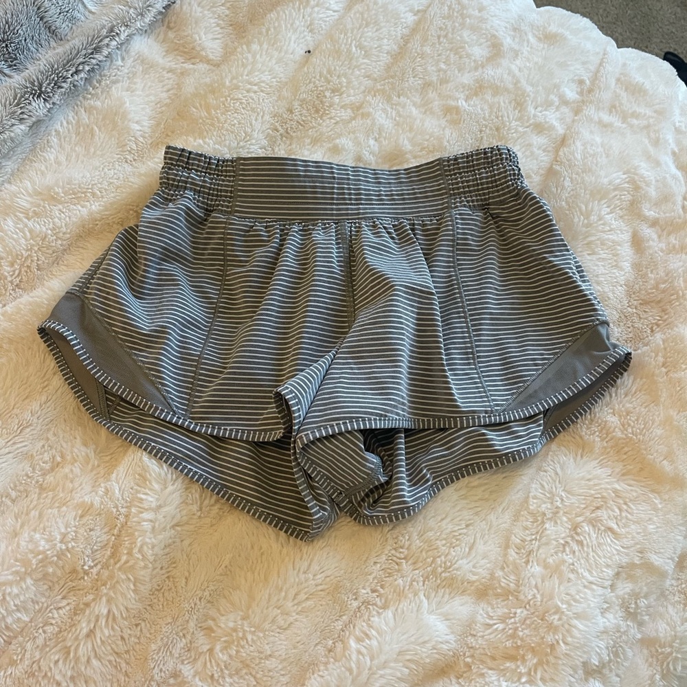 lululemon hotty hot shorts 2.5
